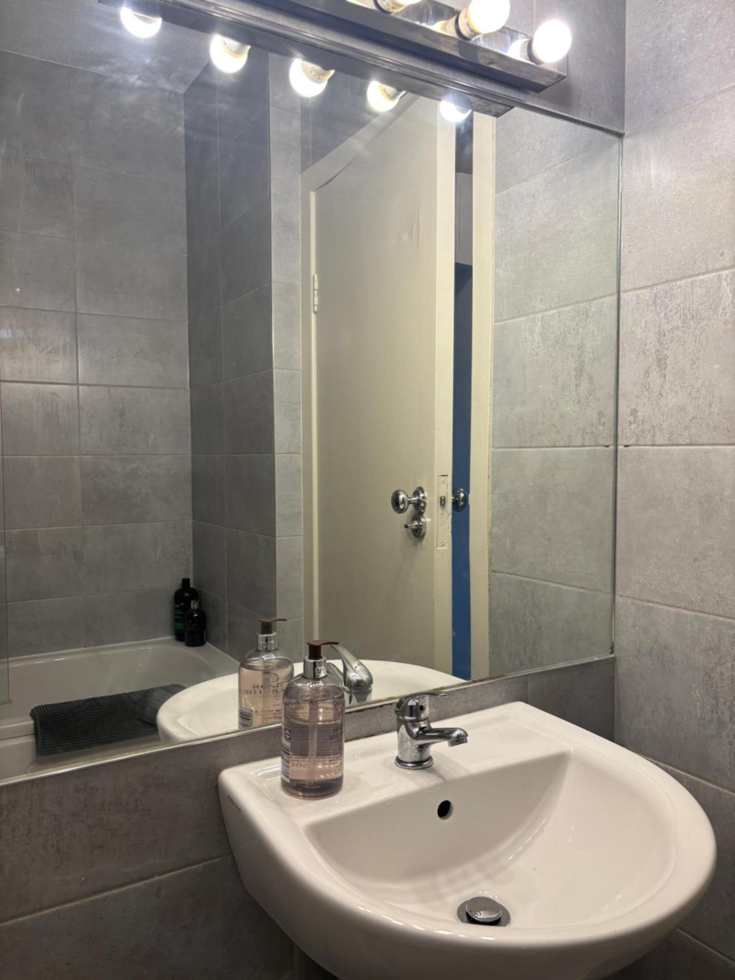 Stylish 4 One Bedroom *